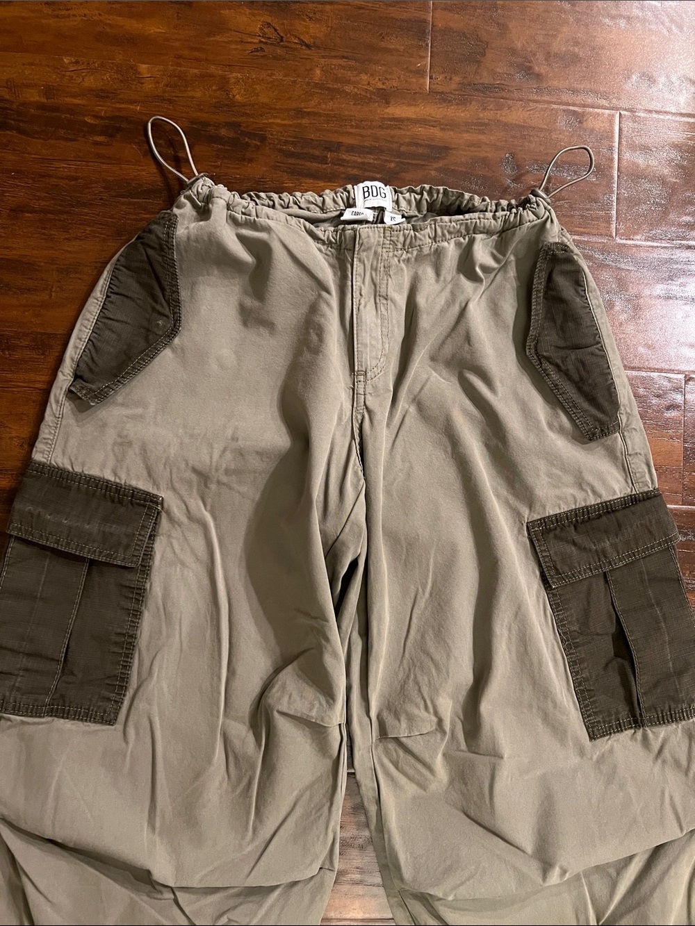 Urban Outfitters BDG Low Rise Olive Cargo Pants with Elastic Ankles Size XS - Picture 2 of 10